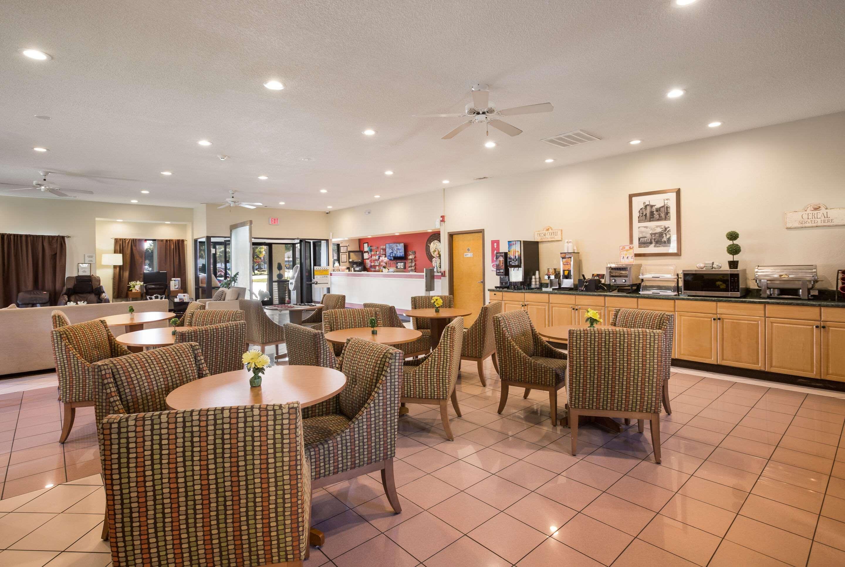 Econo Lodge Хардивил Екстериор снимка